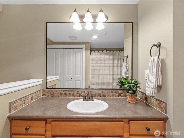 690 32nd Street #B205, Bellingham, WA 98225