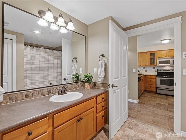 690 32nd Street #B205, Bellingham, WA 98225