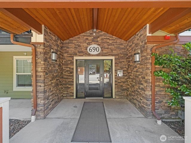 690 32nd Street #B205, Bellingham, WA 98225