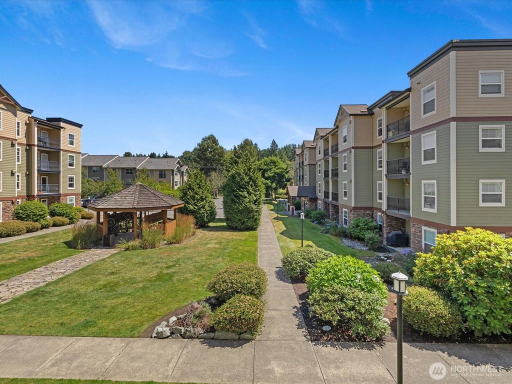 690 32nd Street #B205, Bellingham, WA 98225