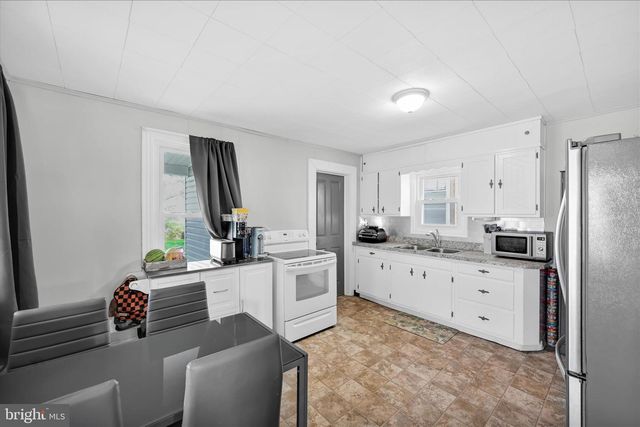 41 MEMORIAL BLVD, Newmanstown, PA 17073