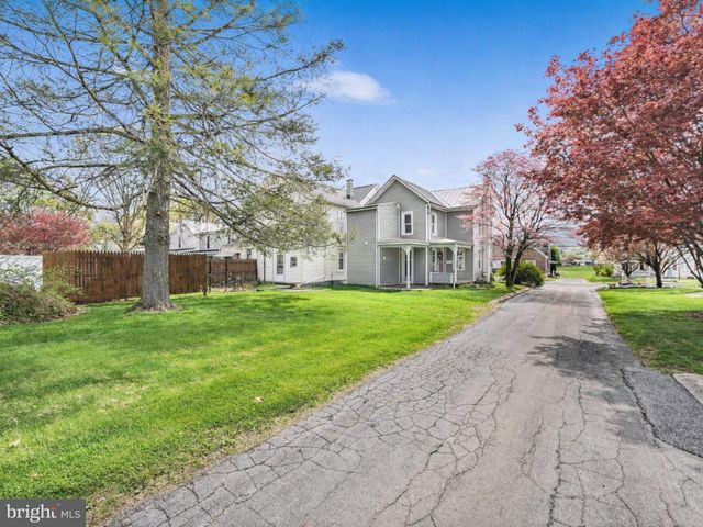 41 MEMORIAL BLVD, Newmanstown, PA 17073