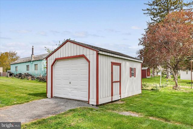 41 MEMORIAL BLVD, Newmanstown, PA 17073