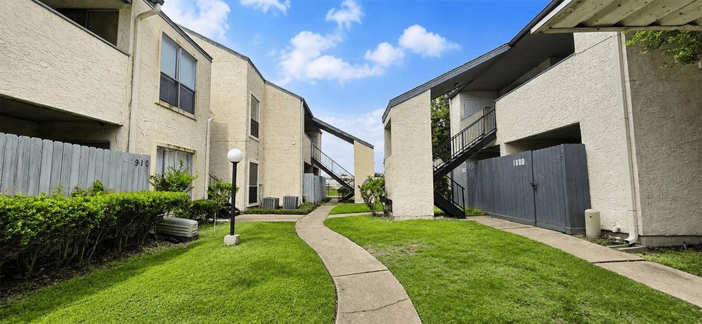 7313 Gulf Fwy Apt 907, Houston, TX 77017