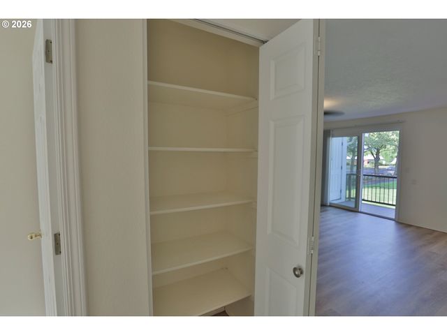 8324 Sw MOHAWK St Se, Tualatin, OR 97062