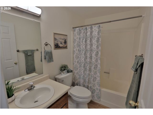 8324 Sw MOHAWK St Se, Tualatin, OR 97062