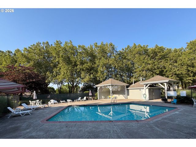 8324 Sw MOHAWK St Se, Tualatin, OR 97062