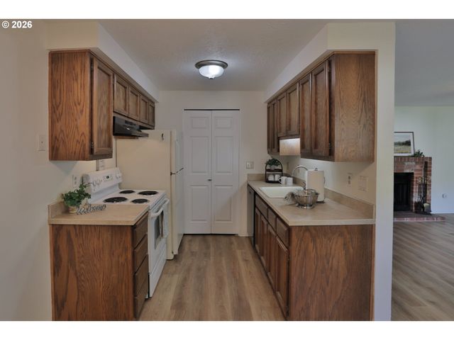 8324 Sw MOHAWK St Se, Tualatin, OR 97062