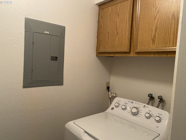 8324 Sw MOHAWK St Se, Tualatin, OR 97062