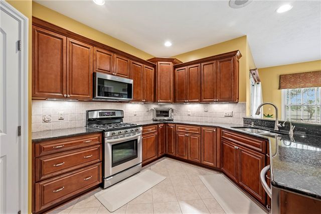 126 Lipinwood Drive, Chippewa Twp, PA 15010
