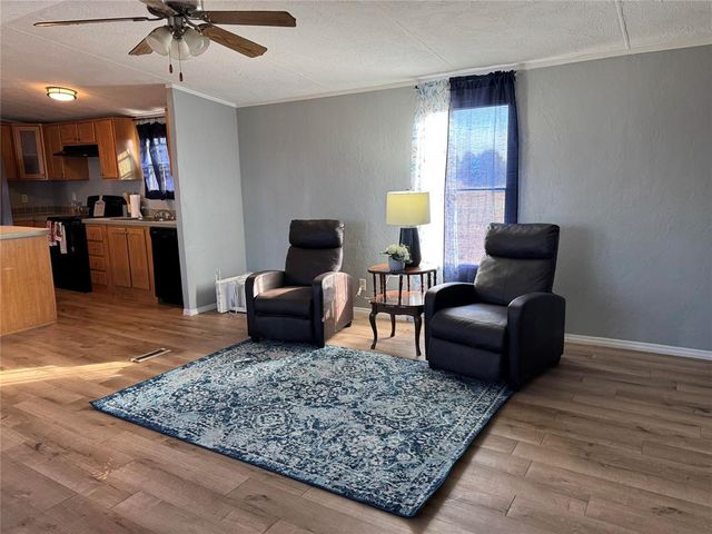 1812 Breezeway Heights, Harrah, OK 73045