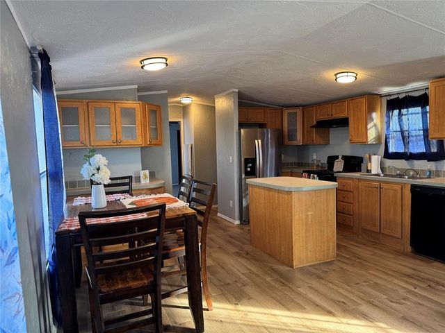 1812 Breezeway Heights, Harrah, OK 73045