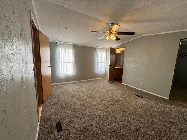 1812 Breezeway Heights, Harrah, OK 73045