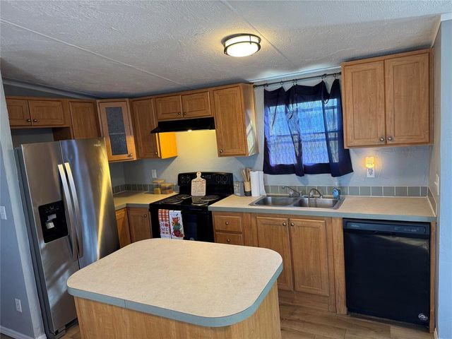 1812 Breezeway Heights, Harrah, OK 73045