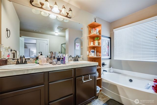 13702 74th Avenue Ct E, Puyallup, WA 98373