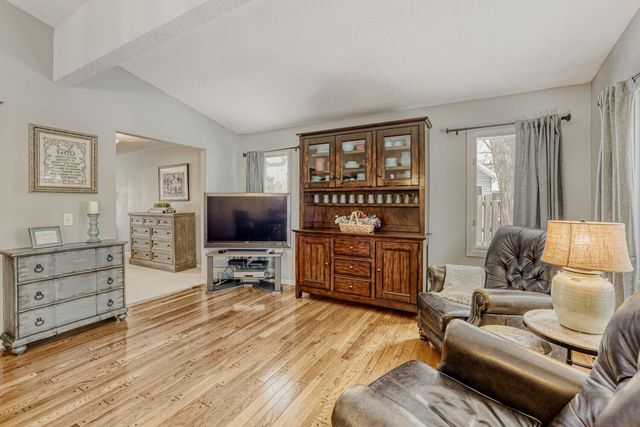 12725 11th Avenue N, Plymouth, MN 55441