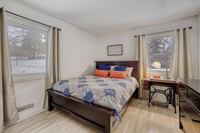 12725 11th Avenue N, Plymouth, MN 55441