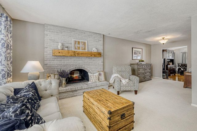 12725 11th Avenue N, Plymouth, MN 55441