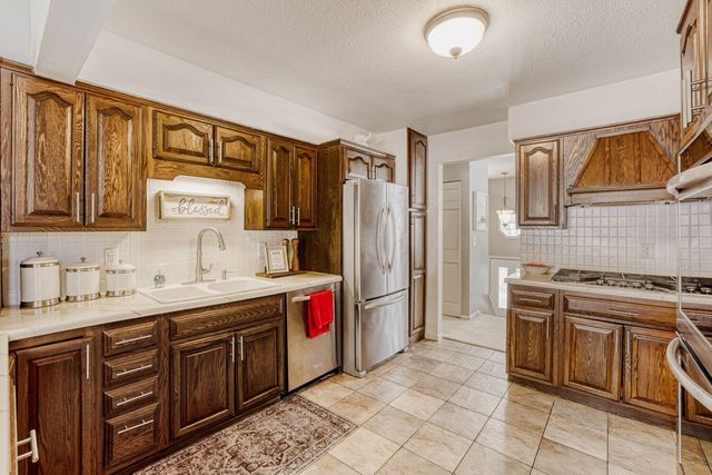 12725 11th Avenue N, Plymouth, MN 55441