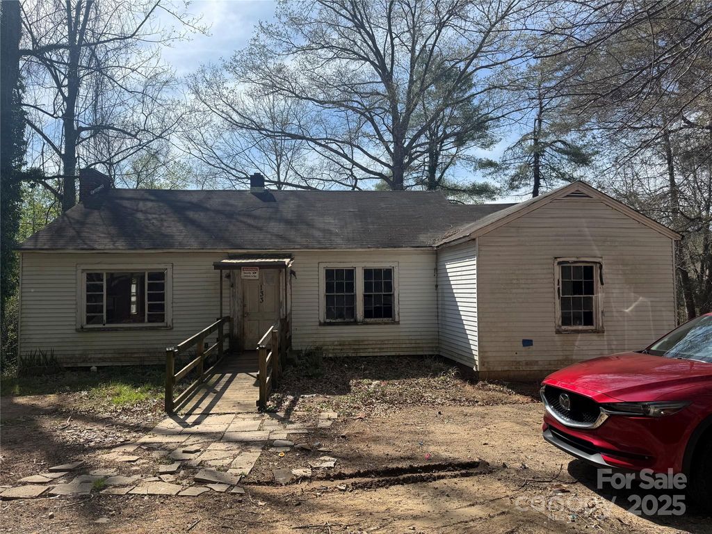 133 Green Place, Lenoir, NC 28645