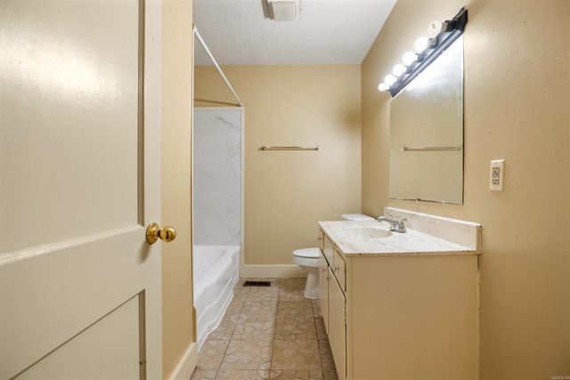 106 W Collage Street, Jonesboro, AR 72401