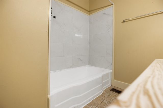 106 W Collage Street, Jonesboro, AR 72401