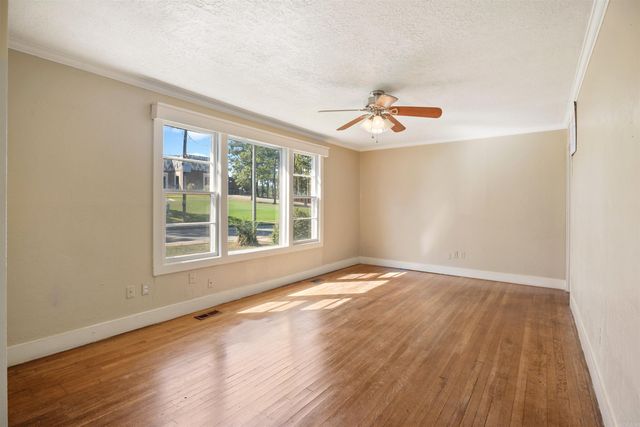 106 W Collage Street, Jonesboro, AR 72401