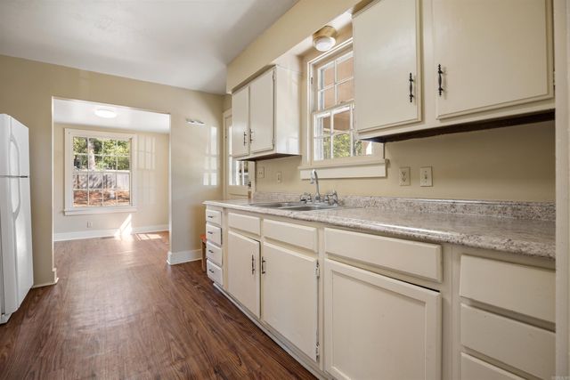 106 W Collage Street, Jonesboro, AR 72401