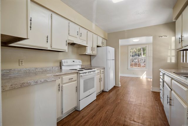 106 W Collage Street, Jonesboro, AR 72401