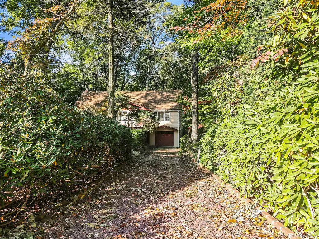5 Everest Court, Huntington Station, NY 11746 — exterior