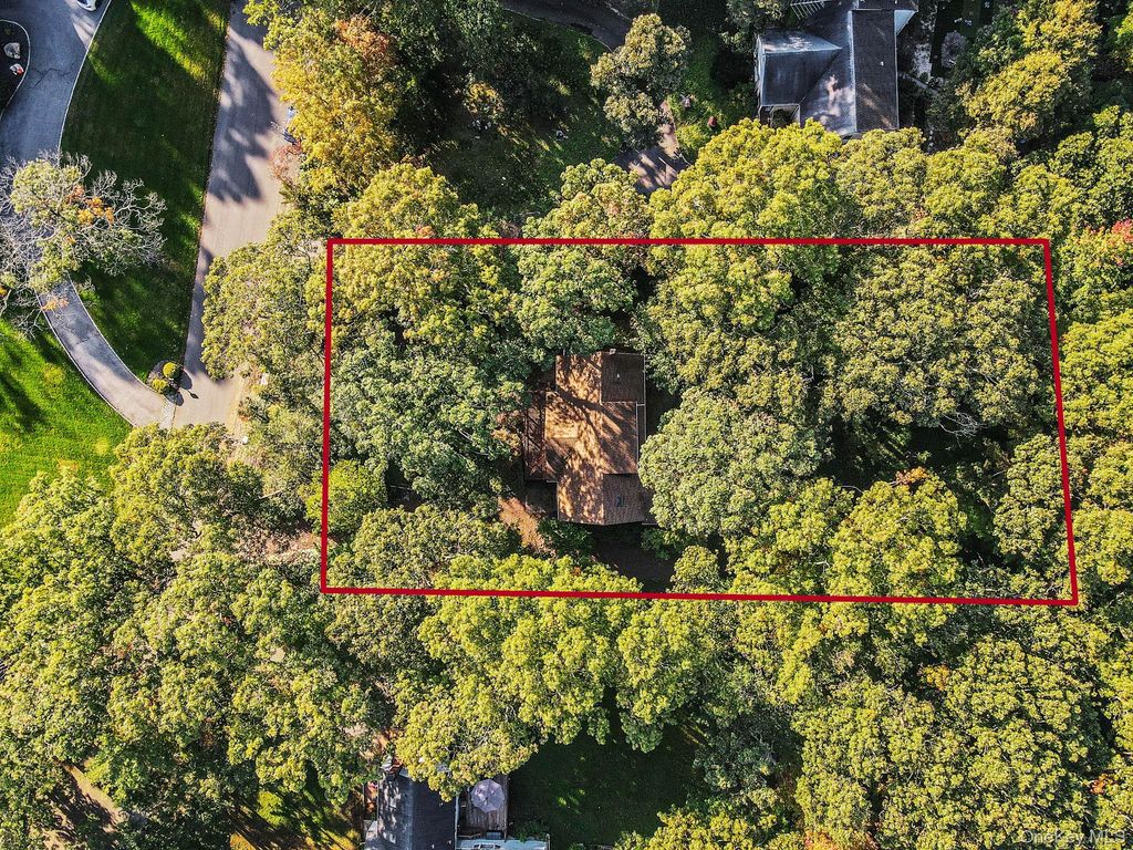 5 Everest Court, Huntington Station, NY 11746 — photo 2