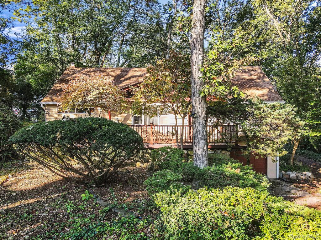 5 Everest Court, Huntington Station, NY 11746 — photo 3