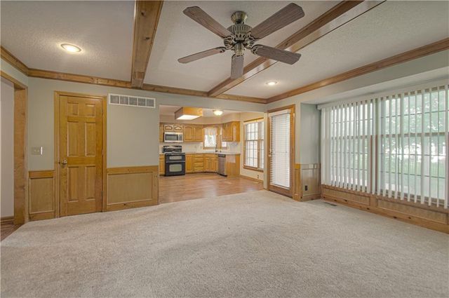 8209 Bell Road, Lenexa, KS 66219