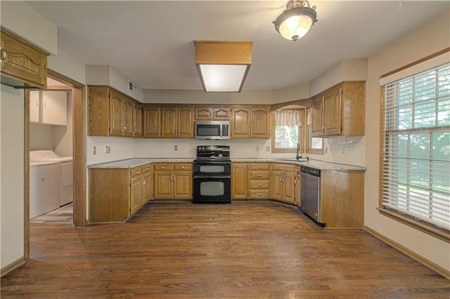 8209 Bell Road, Lenexa, KS 66219