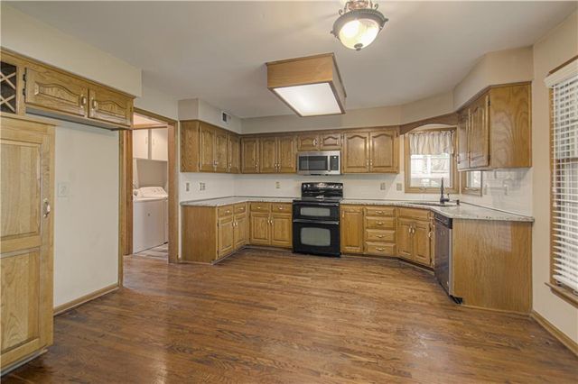 8209 Bell Road, Lenexa, KS 66219