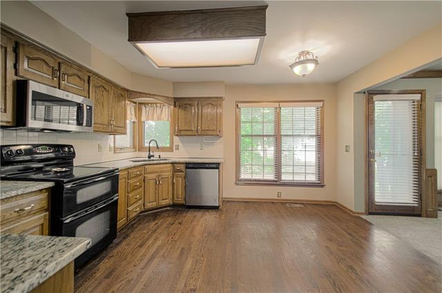 8209 Bell Road, Lenexa, KS 66219
