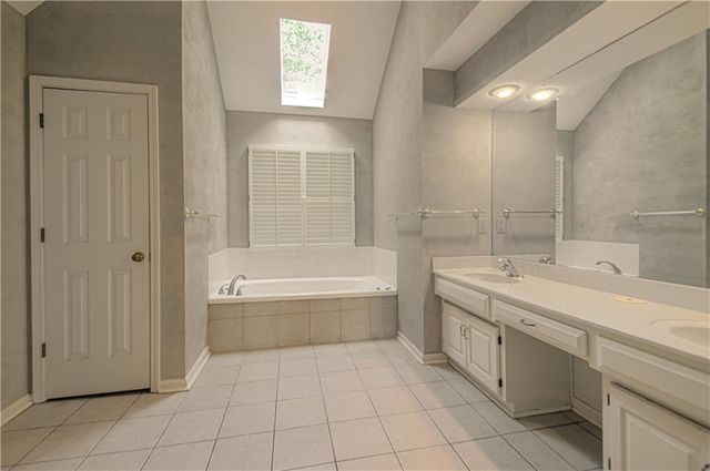 8209 Bell Road, Lenexa, KS 66219