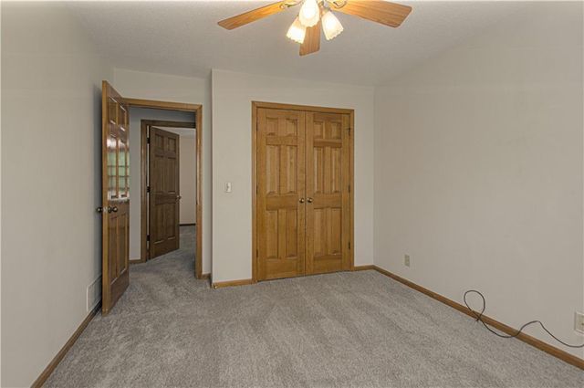 8209 Bell Road, Lenexa, KS 66219