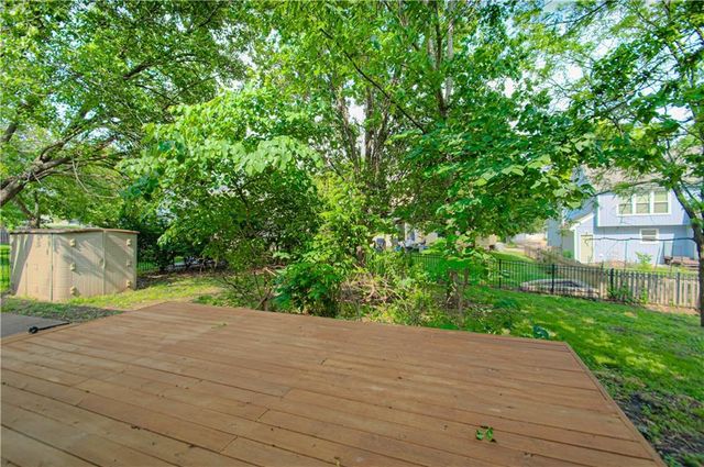 8209 Bell Road, Lenexa, KS 66219