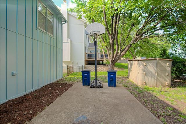 8209 Bell Road, Lenexa, KS 66219