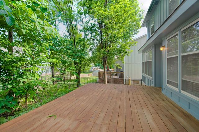 8209 Bell Road, Lenexa, KS 66219