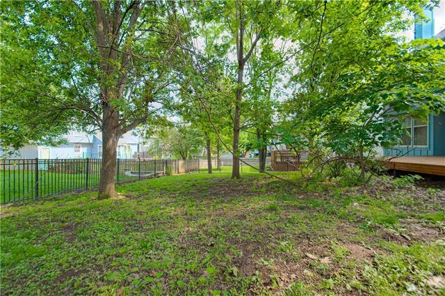 8209 Bell Road, Lenexa, KS 66219