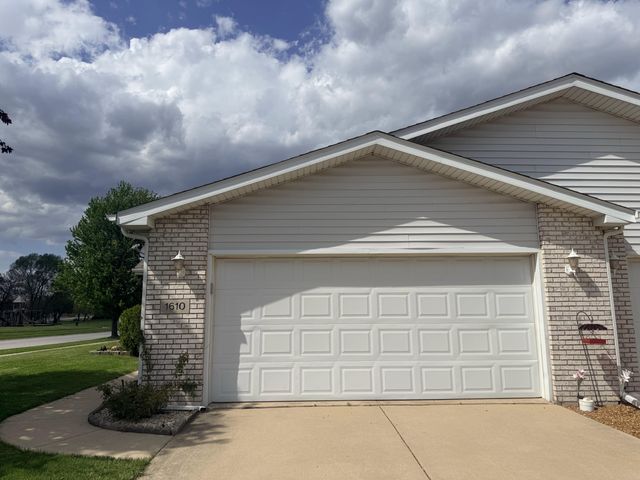 1610 Beech Drive, Crown Point, IN 46307