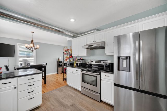 2306 48th Place, Des Moines, IA 50310