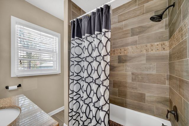 2306 48th Place, Des Moines, IA 50310