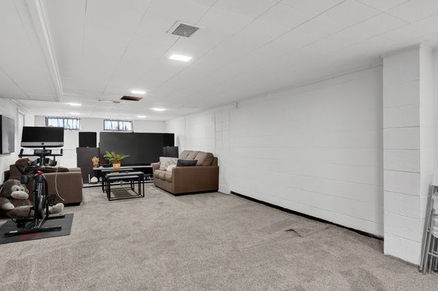 2306 48th Place, Des Moines, IA 50310
