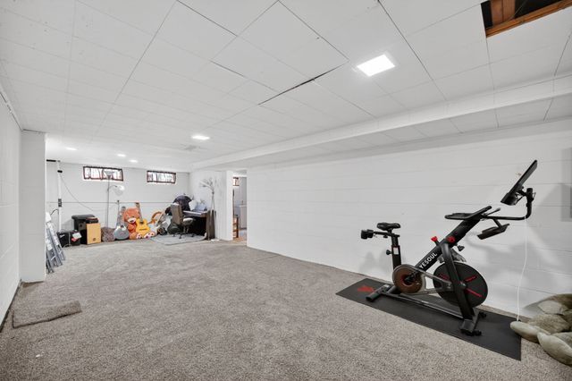 2306 48th Place, Des Moines, IA 50310