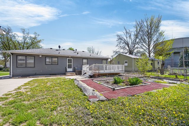 2306 48th Place, Des Moines, IA 50310