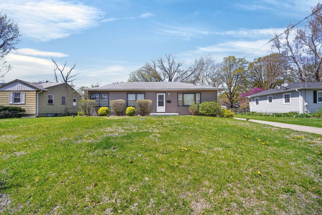 2306 48th Place, Des Moines, IA 50310