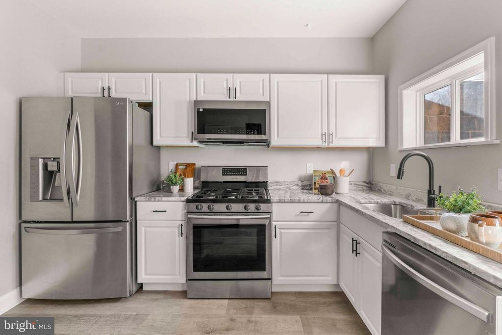 829 W BARRE ST, Baltimore, MD 21230
